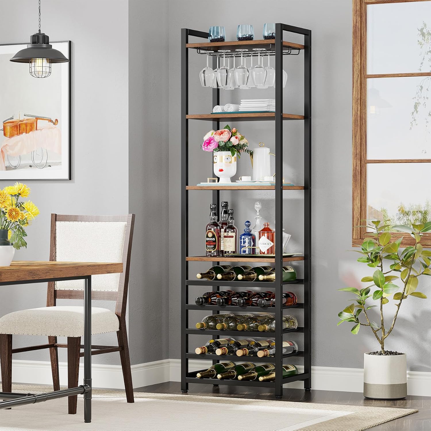 Industrielles Weinregal mit Glashalter