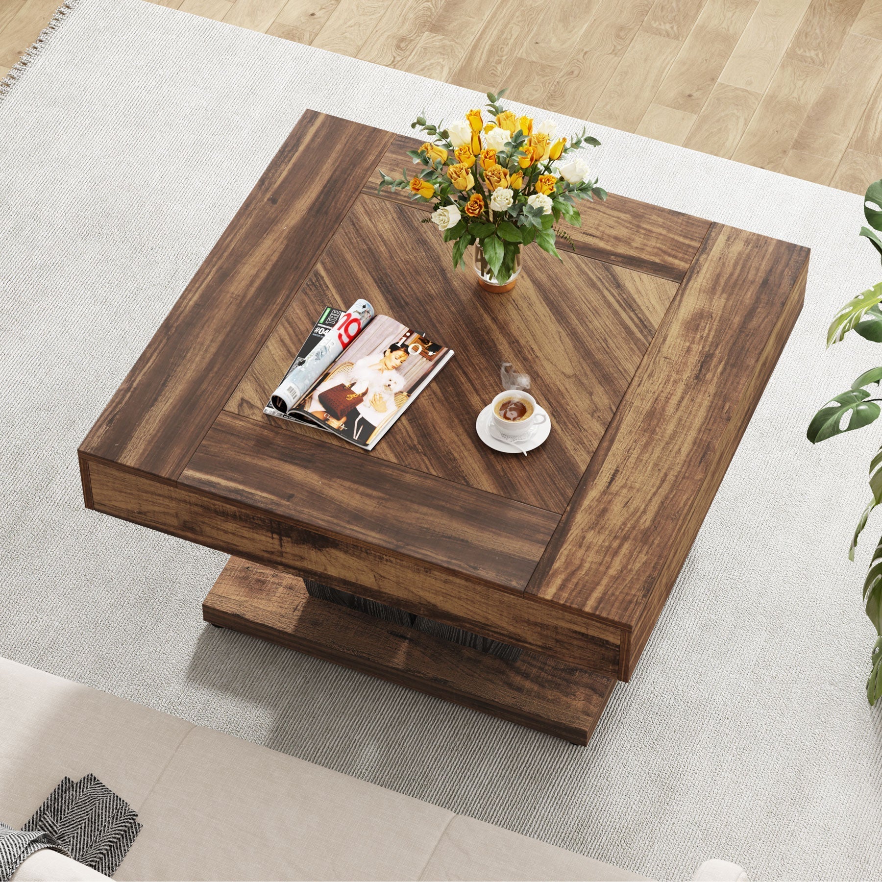 Quadratischer Couchtisch mit Holzgestell