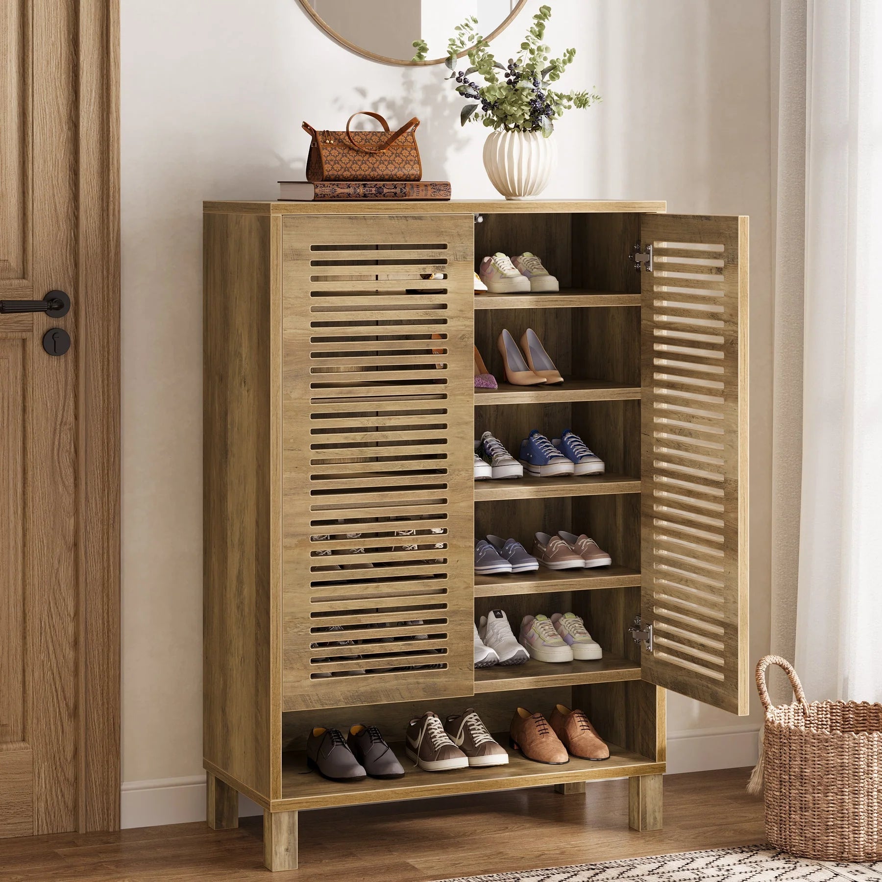 Geräumiger Schuhschrank mit 7 Ebenen