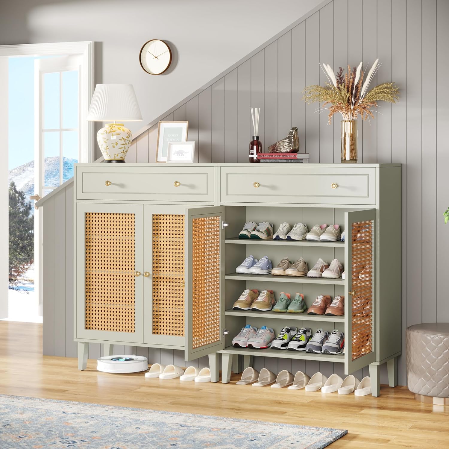 Verstellbarer Schuhschrank mit Schubladen