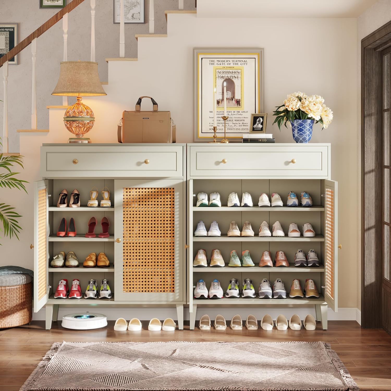 Verstellbarer Schuhschrank mit Schubladen