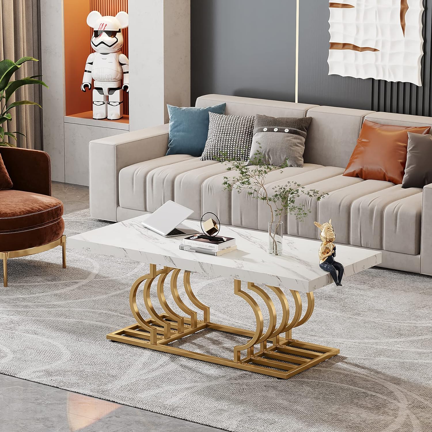 Moderner Couchtisch mit geometrischem Untergestell